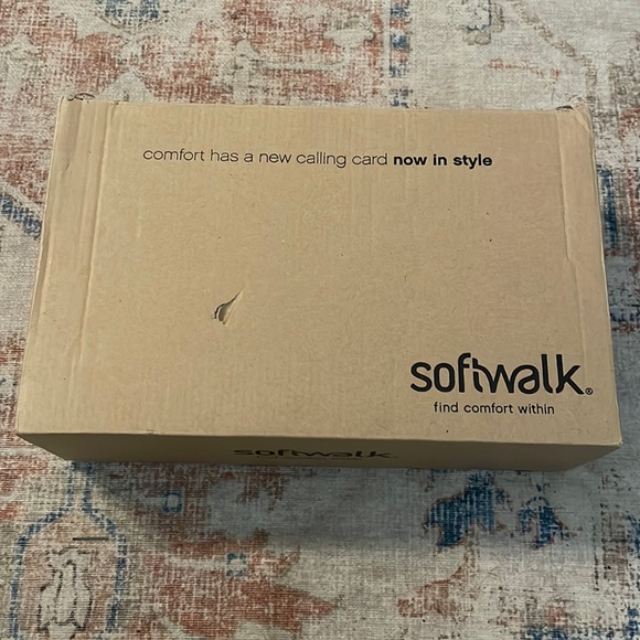 NWT-SoftWalk Women's Lace Up Boots, size 9 - Picture 4 of 13